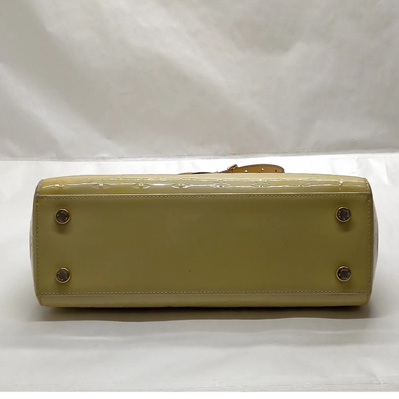 Louis Vuitton Brea MM Yellow Vernis Handbag - Picture 5 of 15